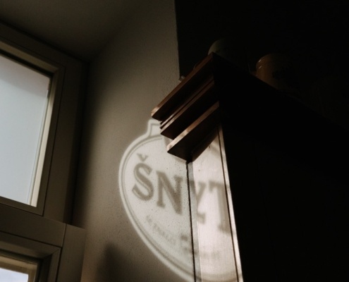 Hlavní prostor res. -.